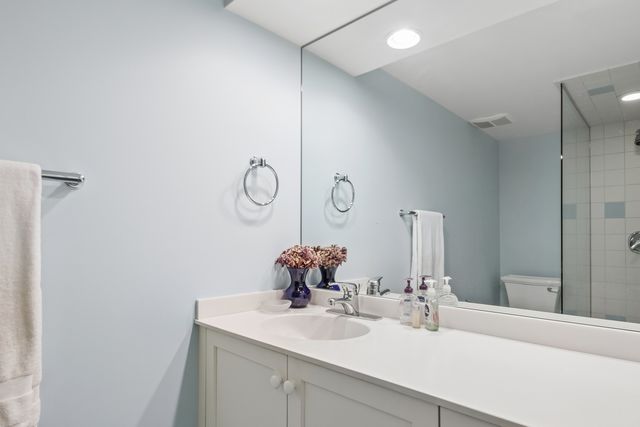 23 E Goethe Street B, Chicago, IL 60610