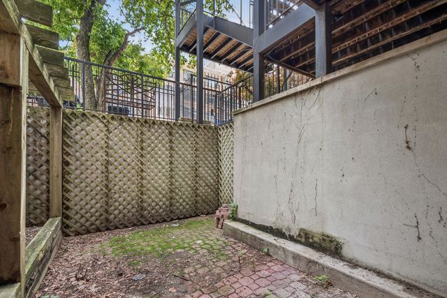 23 E Goethe Street B, Chicago, IL 60610