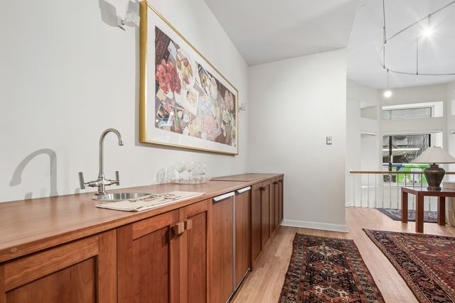 23 E Goethe Street B, Chicago, IL 60610