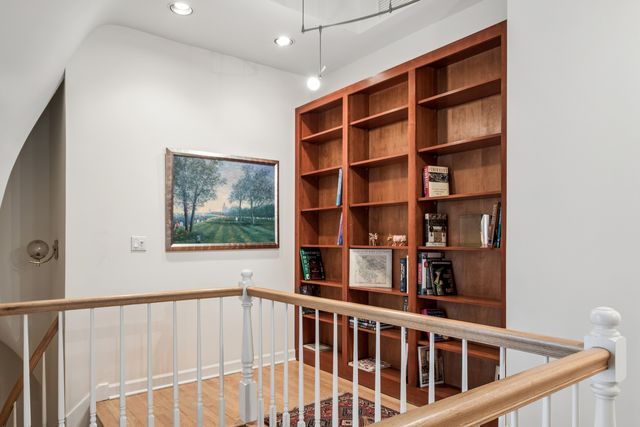 23 E Goethe Street B, Chicago, IL 60610