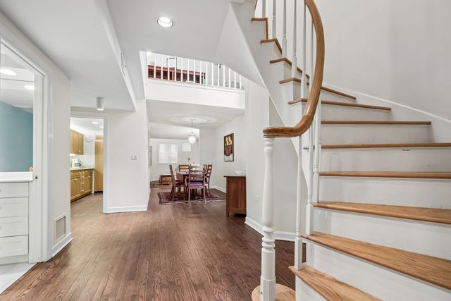 23 E Goethe Street B, Chicago, IL 60610