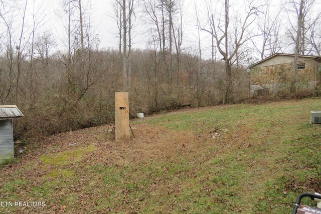 2783 Hillwood St, Monterey, TN 38574