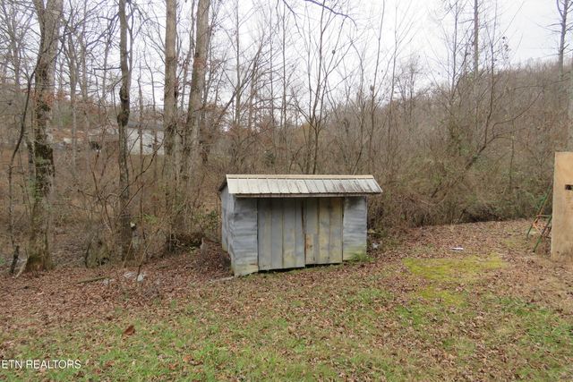 2783 Hillwood St, Monterey, TN 38574