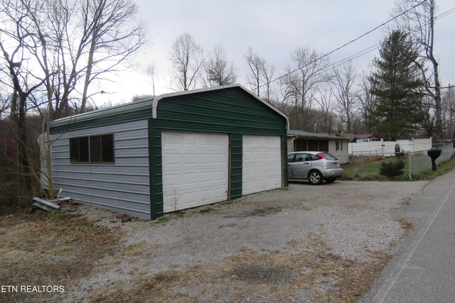 2783 Hillwood St, Monterey, TN 38574