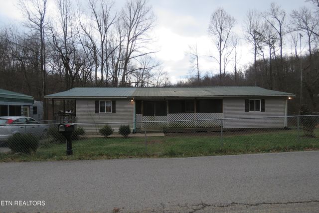 2783 Hillwood St, Monterey, TN 38574