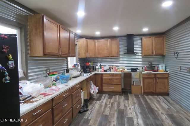 2783 Hillwood St, Monterey, TN 38574