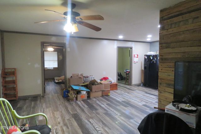 2783 Hillwood St, Monterey, TN 38574