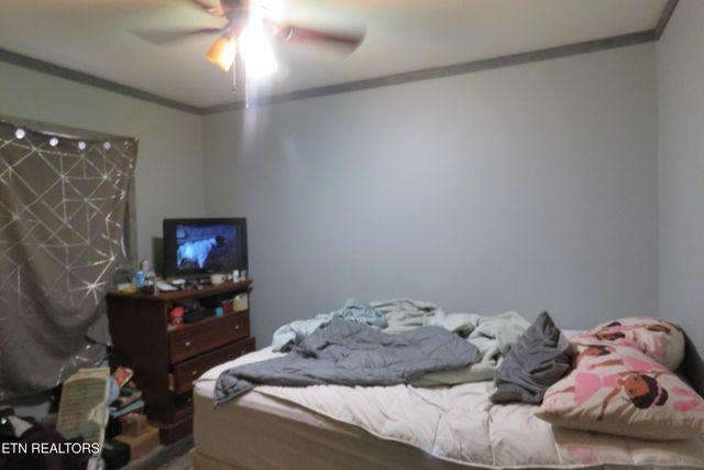 2783 Hillwood St, Monterey, TN 38574