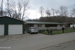 2783 Hillwood St, Monterey, TN 38574