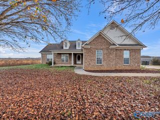 303 Narrow Lane, New Market, AL 35761