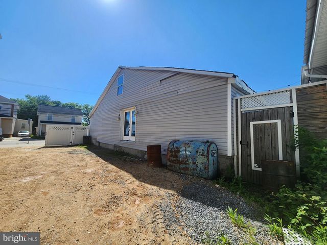 172 WINTERS LN, Catonsville, MD 21228