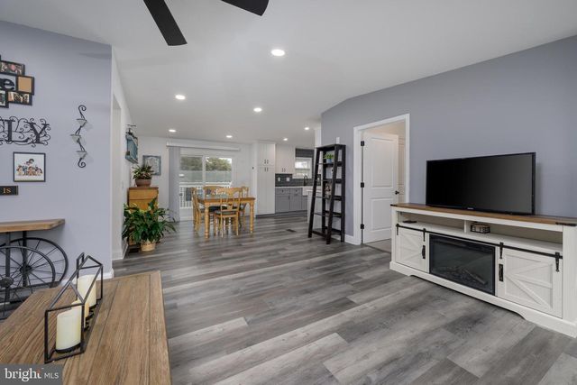 401 MAPLEHURST, Manchester, NJ 08759