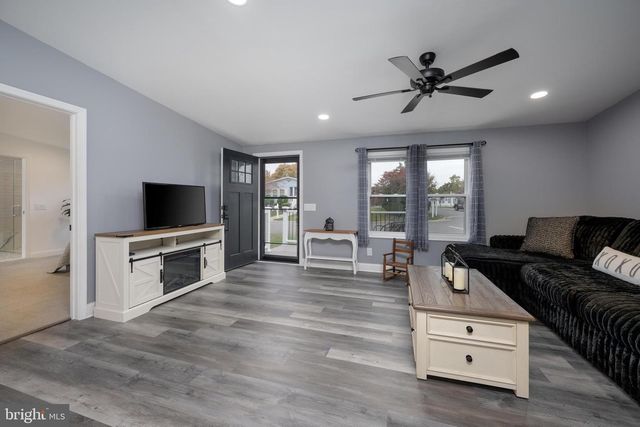 401 MAPLEHURST, Manchester, NJ 08759