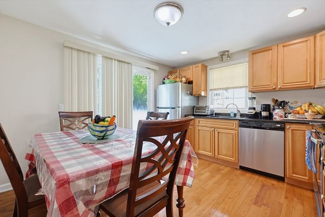 17 Bolton St, Worcester, MA 01604