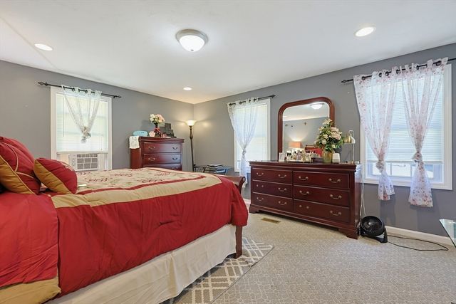 17 Bolton St, Worcester, MA 01604