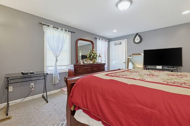 17 Bolton St, Worcester, MA 01604