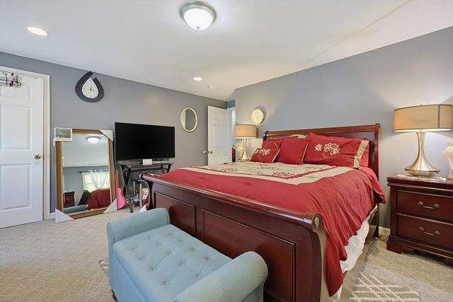 17 Bolton St, Worcester, MA 01604