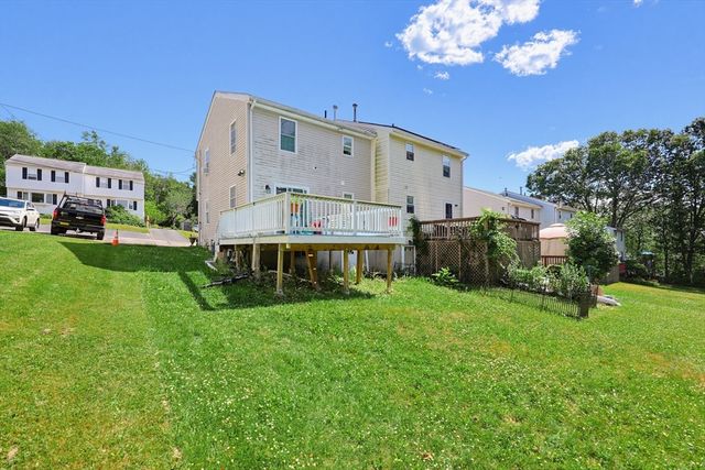 17 Bolton St, Worcester, MA 01604