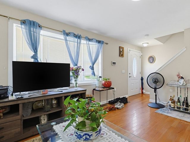 17 Bolton St, Worcester, MA 01604