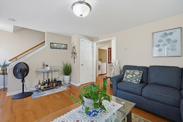 17 Bolton St, Worcester, MA 01604