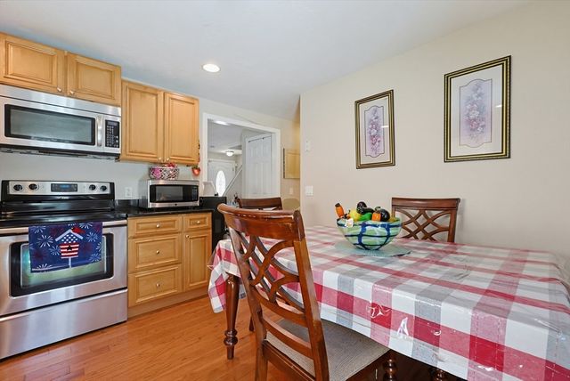 17 Bolton St, Worcester, MA 01604