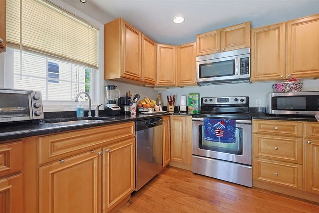 17 Bolton St, Worcester, MA 01604
