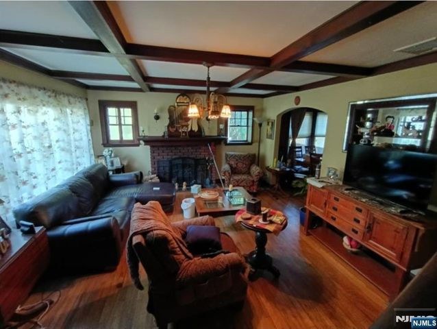 216 N Ross Place, Ho-ho-kus, NJ 07423