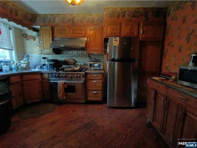 216 N Ross Place, Ho-ho-kus, NJ 07423