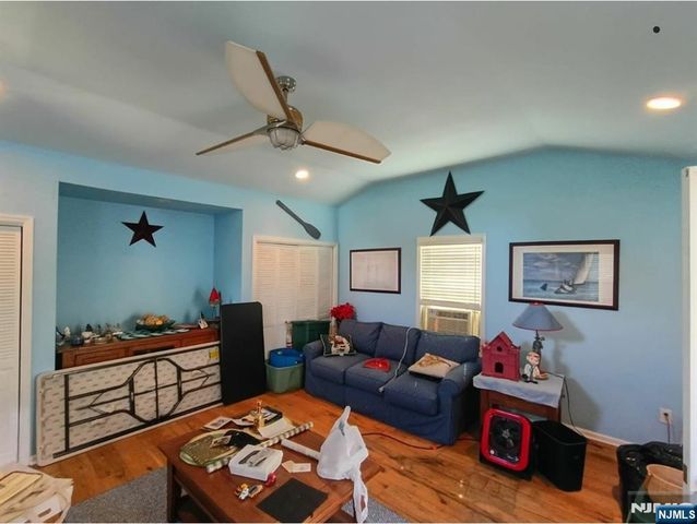 216 N Ross Place, Ho-ho-kus, NJ 07423