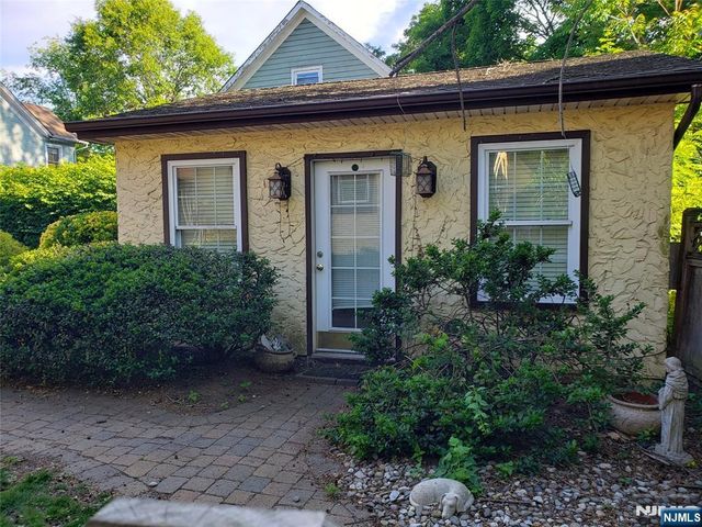 216 N Ross Place, Ho-ho-kus, NJ 07423