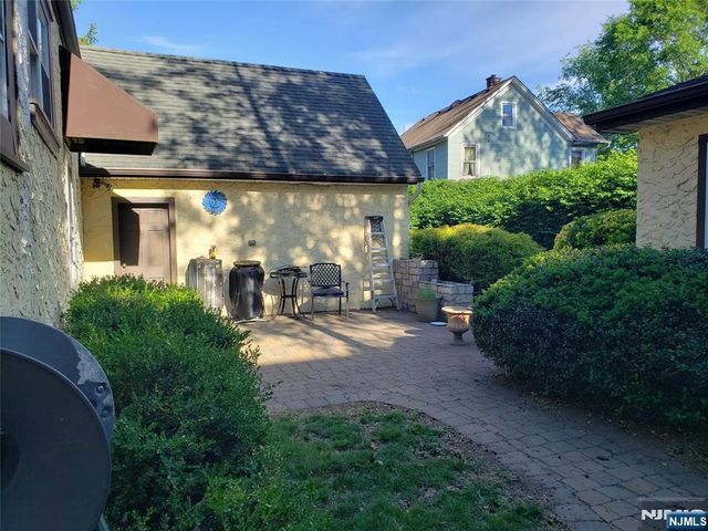 216 N Ross Place, Ho-ho-kus, NJ 07423
