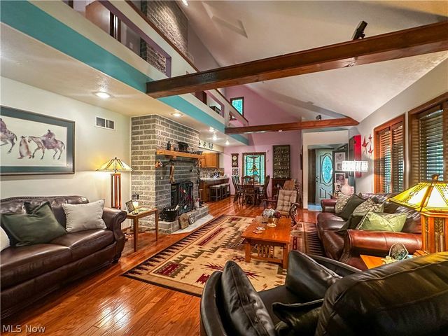 340 Tibbetts Wick Road, Girard, OH 44420