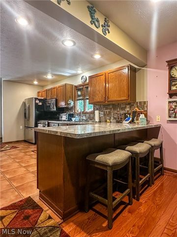 340 Tibbetts Wick Road, Girard, OH 44420