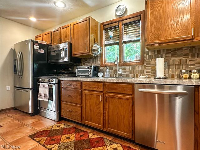 340 Tibbetts Wick Road, Girard, OH 44420
