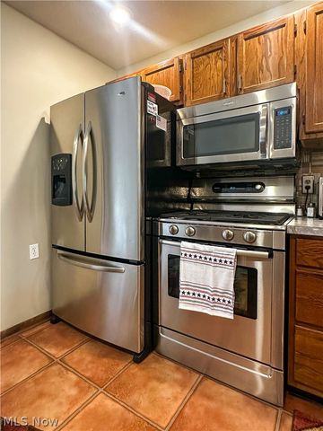 340 Tibbetts Wick Road, Girard, OH 44420