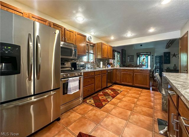 340 Tibbetts Wick Road, Girard, OH 44420