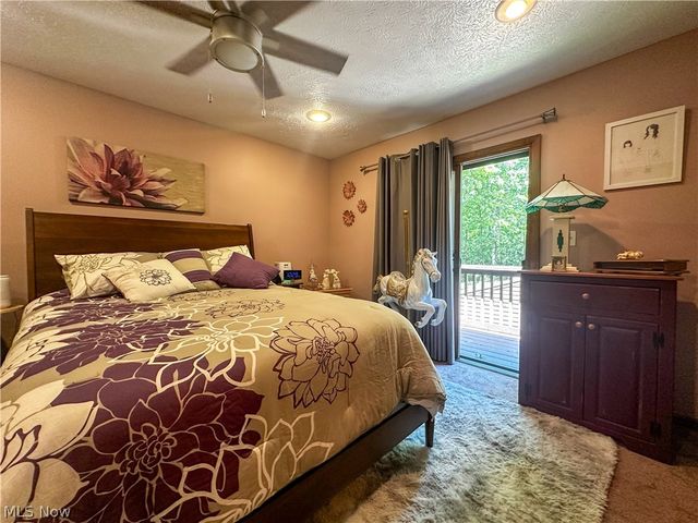 340 Tibbetts Wick Road, Girard, OH 44420