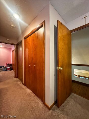 340 Tibbetts Wick Road, Girard, OH 44420