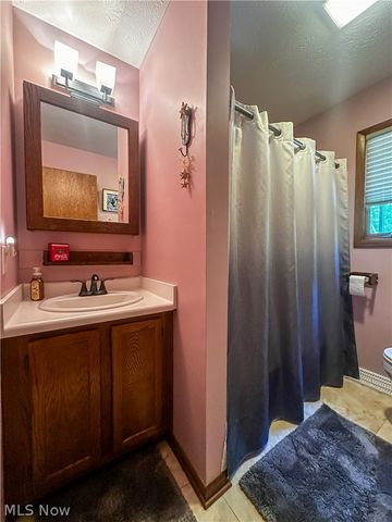 340 Tibbetts Wick Road, Girard, OH 44420