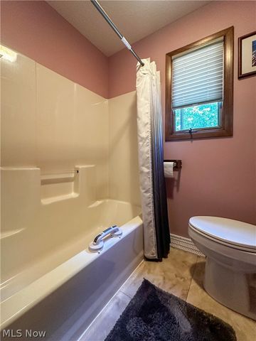 340 Tibbetts Wick Road, Girard, OH 44420