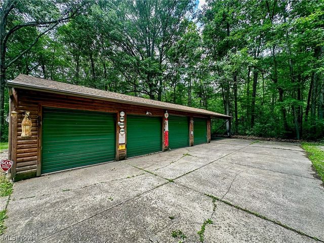 340 Tibbetts Wick Road, Girard, OH 44420