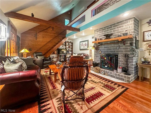 340 Tibbetts Wick Road, Girard, OH 44420