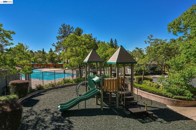 3551 Shadow Creek Dr, Danville, CA 94506