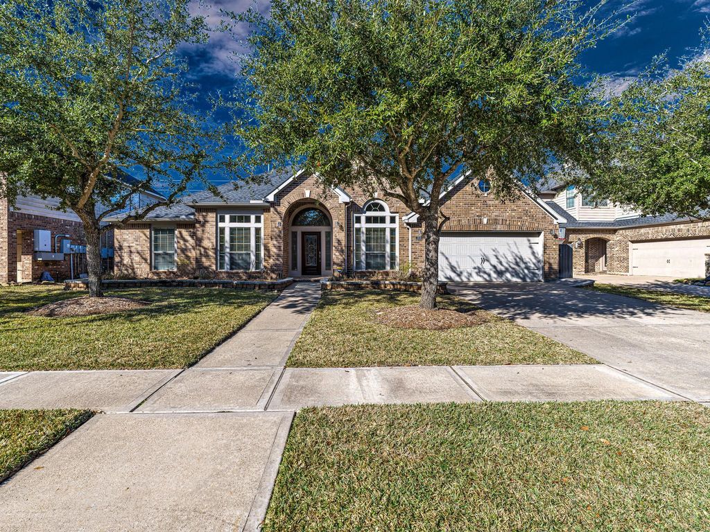 Image 1 of property listing at 2818 Red Maple Drive, Katy, TX 77494