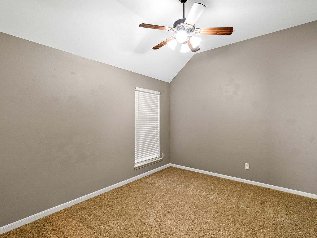 Image 17 of property listing at 2818 Red Maple Drive, Katy, TX 77494