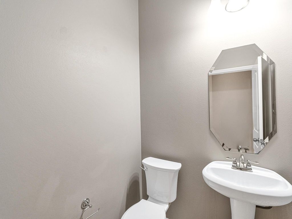 Image 19 of property listing at 2818 Red Maple Drive, Katy, TX 77494