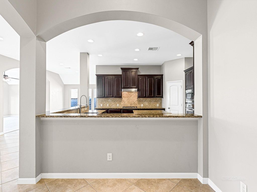 Image 21 of property listing at 2818 Red Maple Drive, Katy, TX 77494