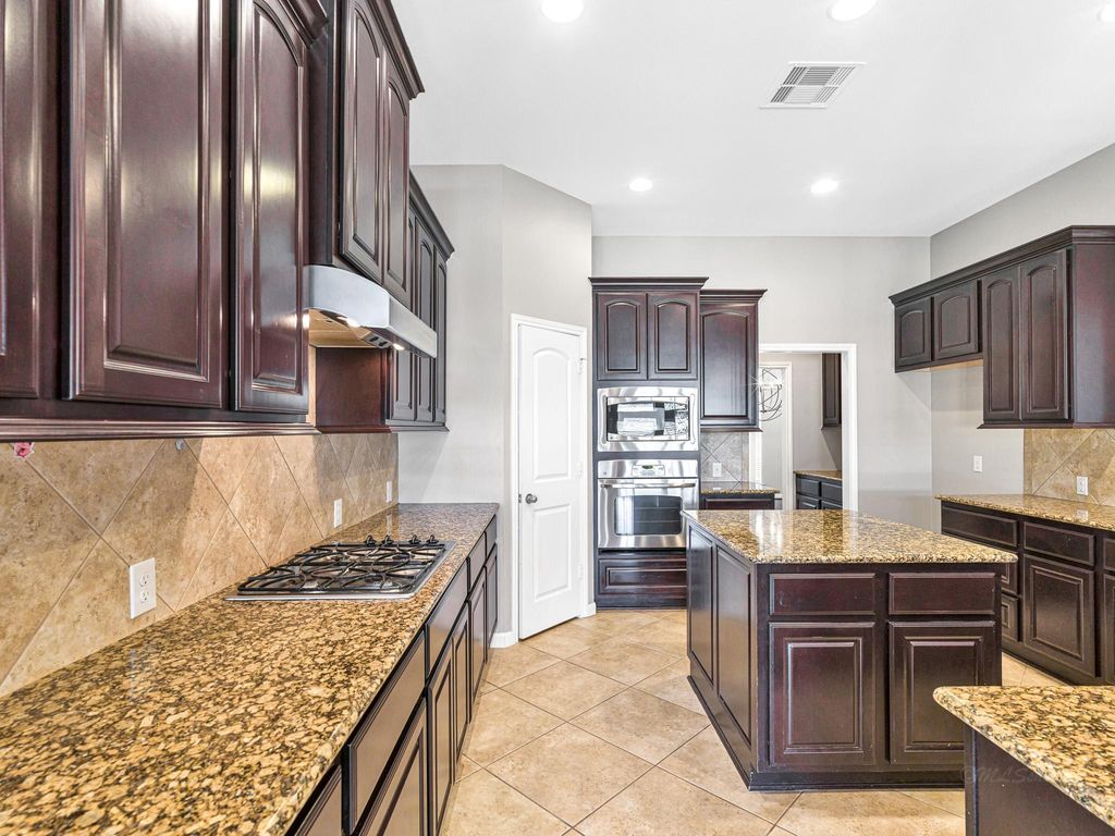 Image 22 of property listing at 2818 Red Maple Drive, Katy, TX 77494