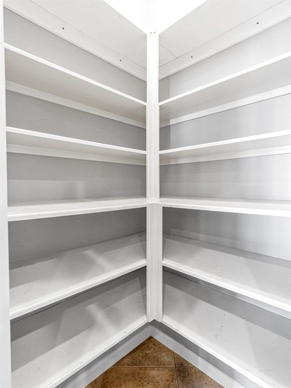 Image 24 of property listing at 2818 Red Maple Drive, Katy, TX 77494