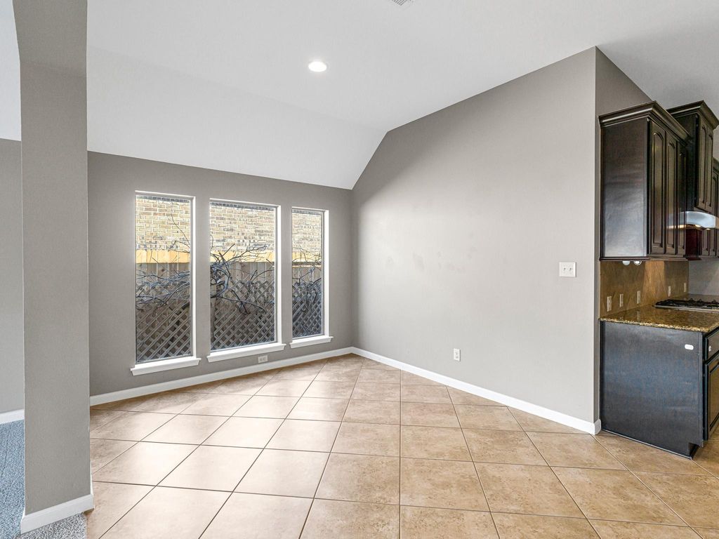 Image 25 of property listing at 2818 Red Maple Drive, Katy, TX 77494